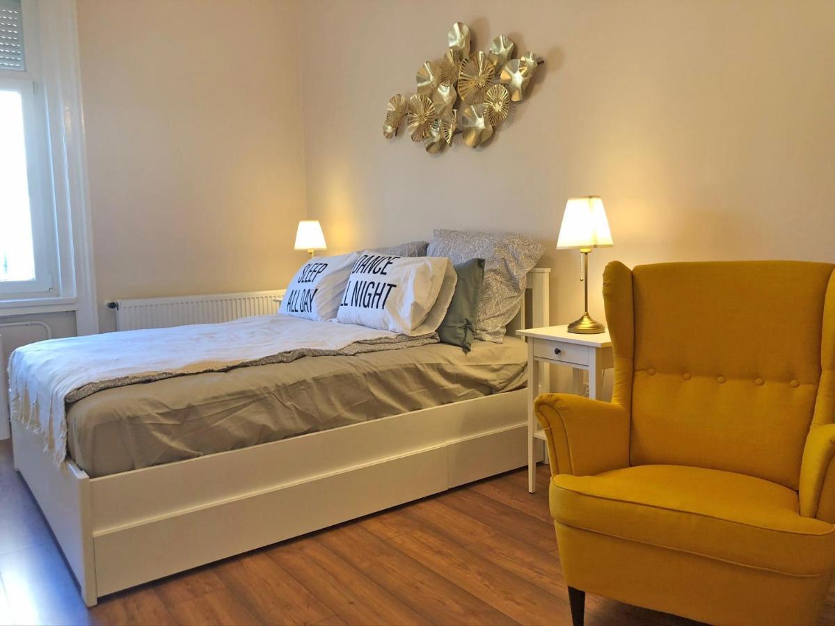Modern Comfort In Historical Budapest Esterno foto