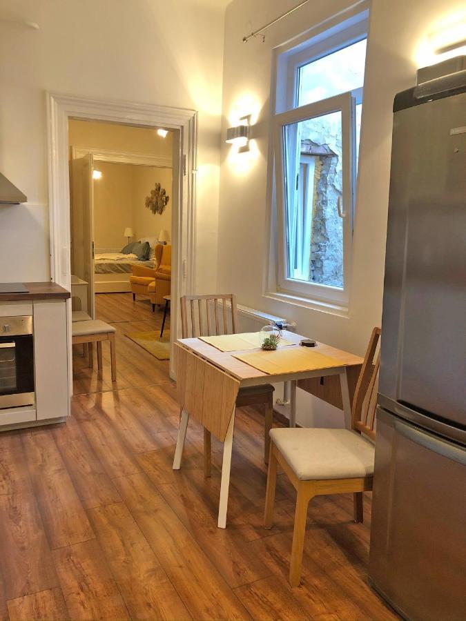 Modern Comfort In Historical Budapest Esterno foto