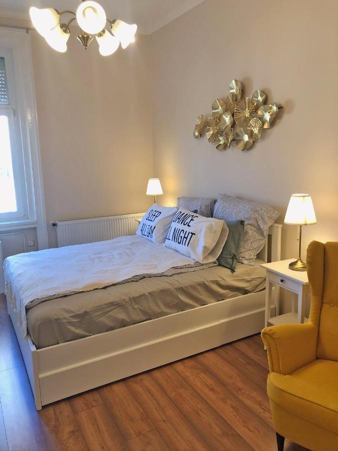 Modern Comfort In Historical Budapest Esterno foto
