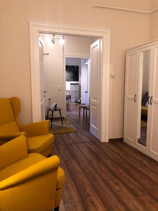 Modern Comfort In Historical Budapest Esterno foto